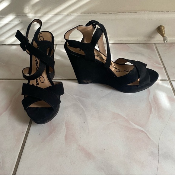 Elegant Black Wedge Sandals - Picture 1 of 4